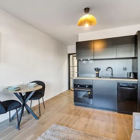 Canopy - - - Balcon - 2 Pers Annemasse